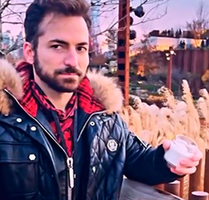 Sete meses após a morte do ator, viúvo fez homenagem emocionante