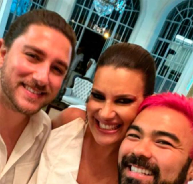 A anfitriã do evento posou com Mauro Sousa e seu companheiro Rafael Piccin.