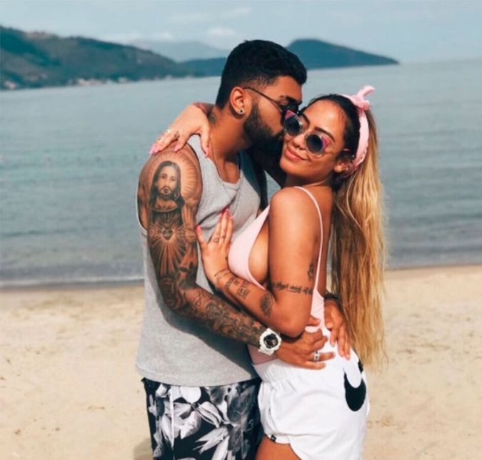 Outro casal ioiô do mundo dos famosos é Gabigol e Rafaella Santos. Depois de muitos términos e reconciliações, os dois estariam juntos novamente e apenas esperando o momento certo de se revelar ao público. Segundo informações do jornal Extra, dessa vez, até o pai da influenciadora aprova o relacionamento. O craque e a irmã de Neymar Jr. começaram a namorar pela primeira vez em 2017.