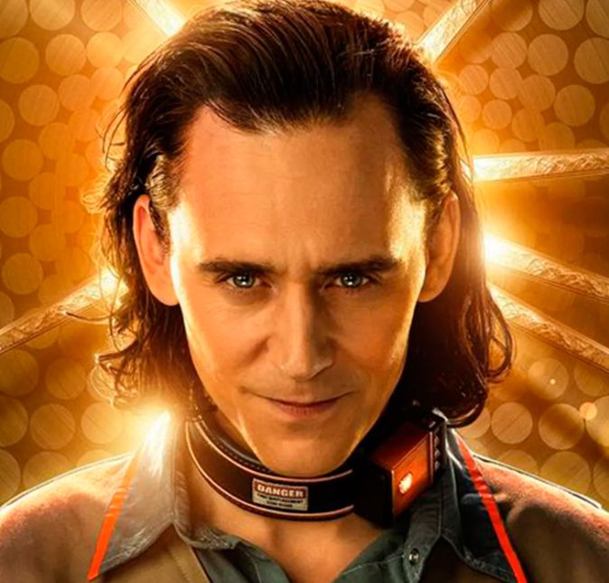 Outra produção extremamente esperada pelos fãs da Marvel foi Loki. Na trama da Disney +, o Deus da Trapaça sai das sombra do irmão, Thor, e embarca na própria aventura, sendo levado para a organização AVT (Autoridade da Variação do Tempo) após roubar o Tesseract durante os eventos de Vingadores: Ultimato.
