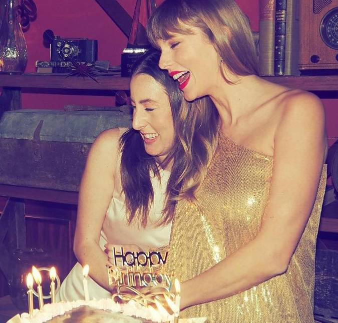 Taylor Swift comemora aniversário ao lado de amigos famosos, saiba mais!