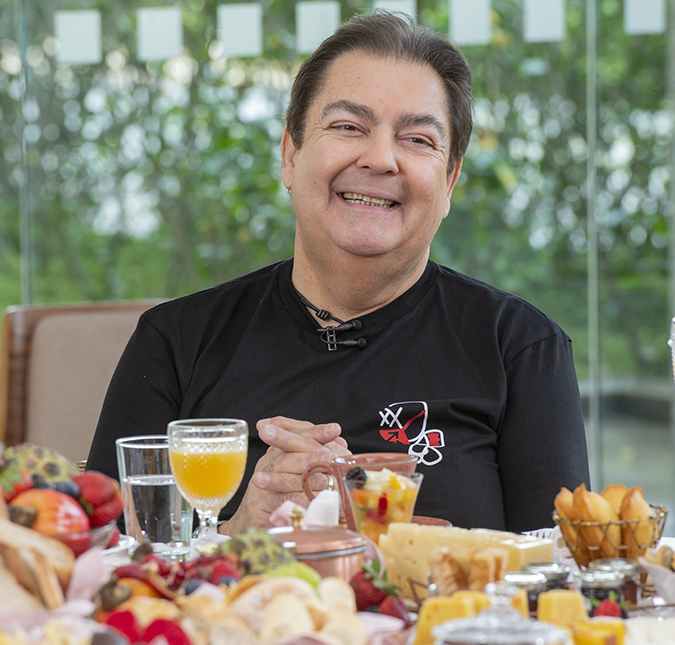 Faustão está acompanhando as obras de seu novo estúdio na <I>Band</i> à distância, diz colunista
