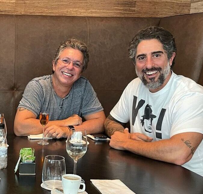 Boninho ganha presente de Natal de Marcos Mion: <i>Meu querido irmão</i>