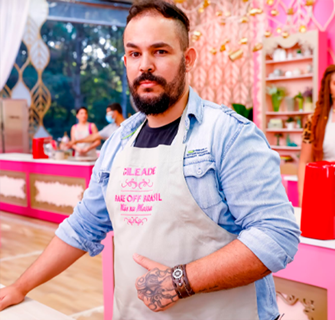 Gileade Freitas é o vencedor da sétima temporada do Bake Off Brasil