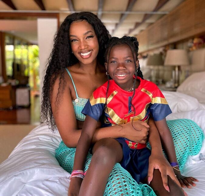 Giovanna Ewbank se emociona com encontro de Titi e IZA: <i>Referência e inspiração na vidinha de oito anos dela</i>