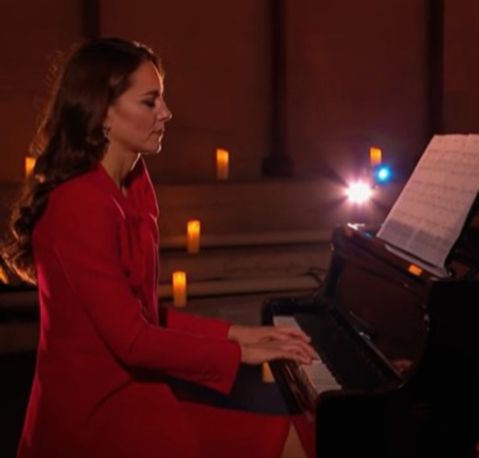 Kate Middleton surpreende ao tocar piano em apresentação de Natal; confira!