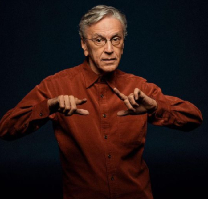 Mesmo vacinado, Caetano Veloso testa positivo para a Covid-19