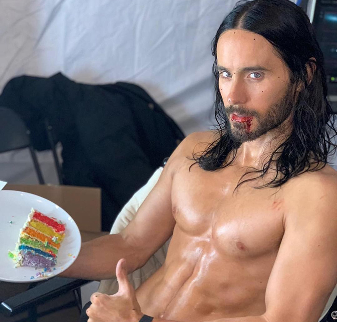Jared Leto exibe abdômen definido em foto comemorando seus 50 anos de idade; confira!