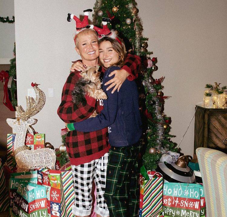 Xuxa e Sasha Meneghel se divertem em brinquedo radical nos Estados Unidos, veja!