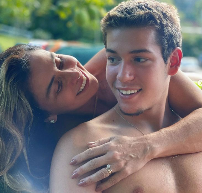 Giovanna Antonelli publica foto rara ao lado do filho, Pietro Antonelli Benício: <i>Domingo com os filhotes</i>