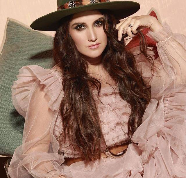 Dulce Maria fala sobre salário na época de <I>Rebelde</i>: <I>Recebíamos muito pouco</i>