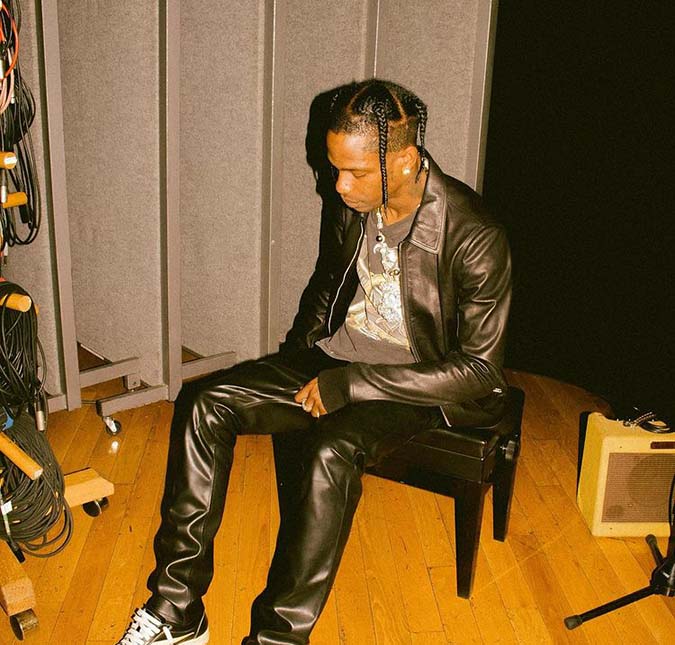 Parceria entre Travis Scott e <I>Dior</i> é adiada em respeito as vítimas do festival <I>Astroworld</i>