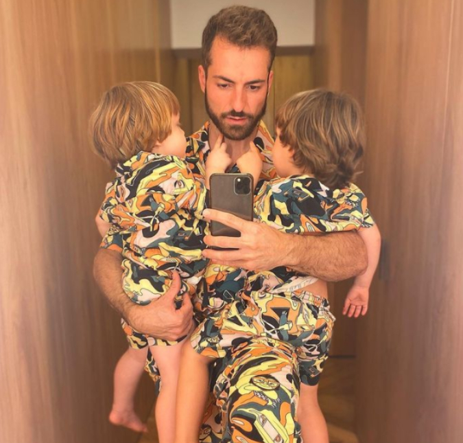 Thales Bretas compartilha foto combinando <I>look</i> com os filhos