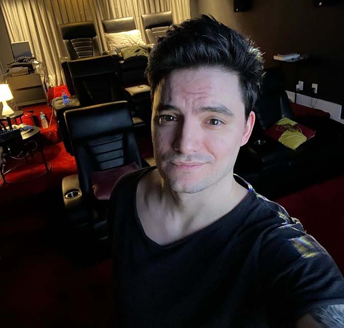 Felipe Neto faz desabafo sobre depressão:<I> Eu caí legal mesmo. E estou lá… no fundo do poço</i>