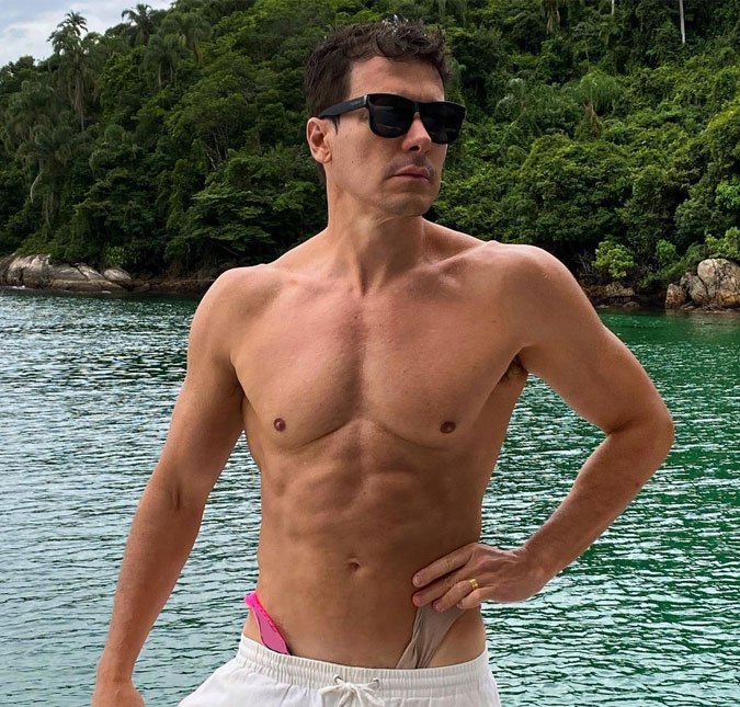 Rodrigo Faro exibe calcinhas de Ano Novo: <i>Bege da Juliette e rosa da Virginia</i>