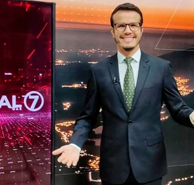 Repórter do <I>SBT</i> tem mal súbito e desmaia ao vivo; veja!
