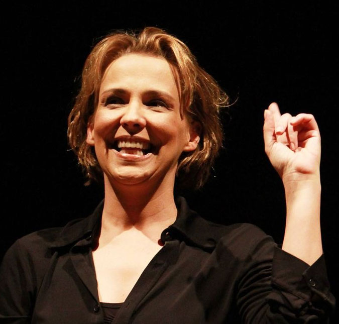 Após descobrir câncer no pulmão, Ana Beatriz Nogueira desabafa e recebe apoio de famosos
