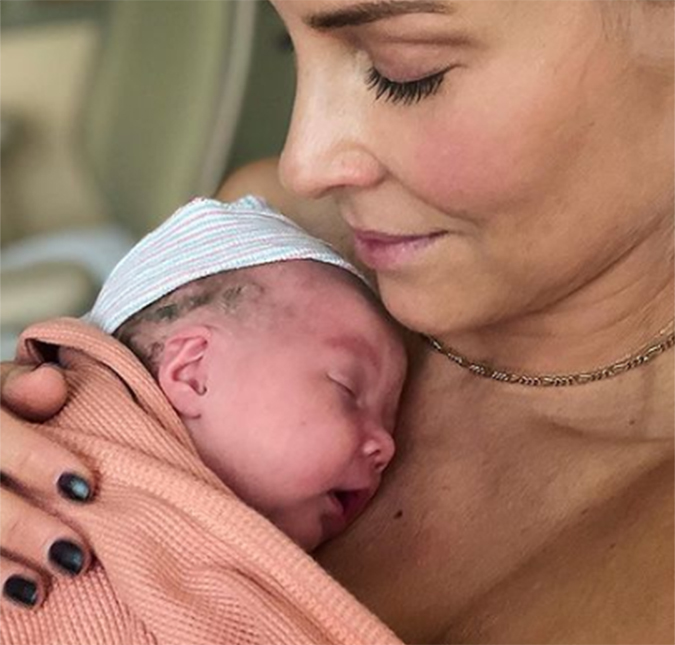 Atriz de <i>As Branquelas</i>, Brittany Daniel tem filha com óvulo doado pela irmã gêmea