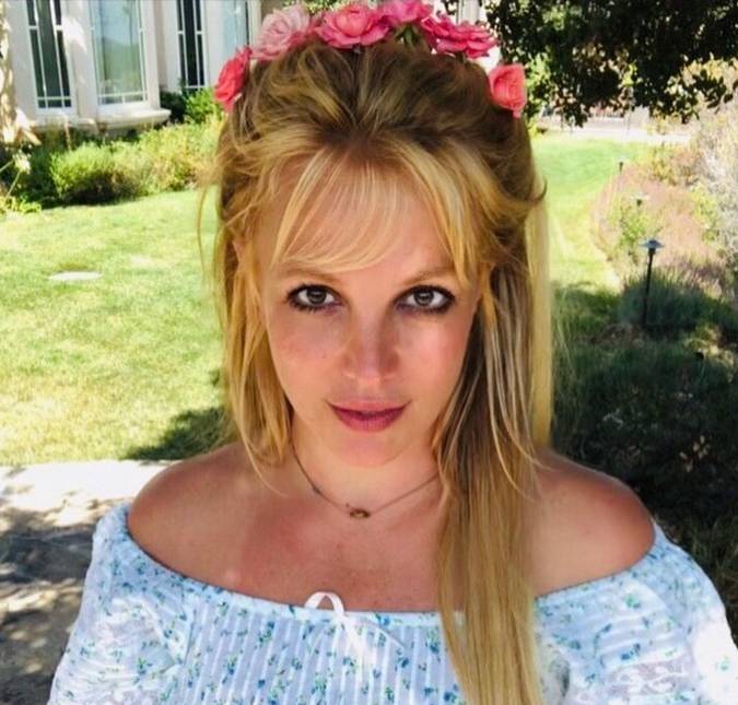 Após fim de tutela, Britney Spears toma primeira taça de vinho e compartilha a conquista em seu <I> Instagram</I>