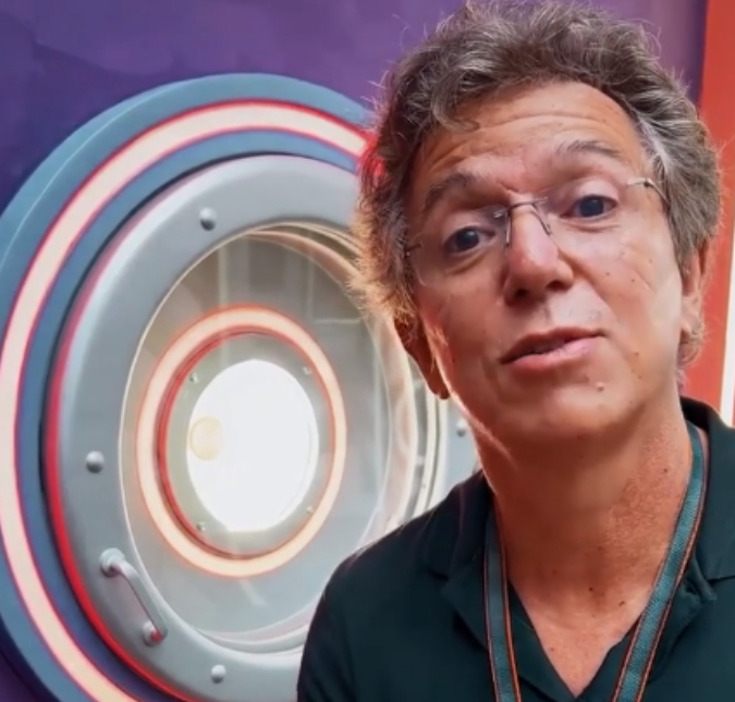 Boninho revela que nova edição do <I>BBB</i> vai ter um botão de desistência e Juliette rebate: <I>Eu teria apertado!</i>