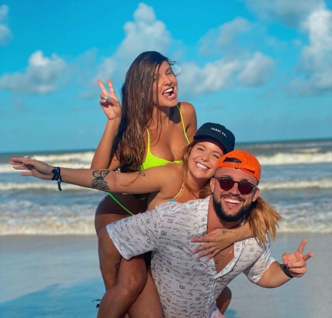 Viih Tube e Thais Braz abriram espaço em sua parceria para chegada de Arthur Picoli. As sisters continuariam a amizade aqui fora e a surpresa veio com a chegada de Arthur, que até já foi viajar com elas depois disso. E o Projota?