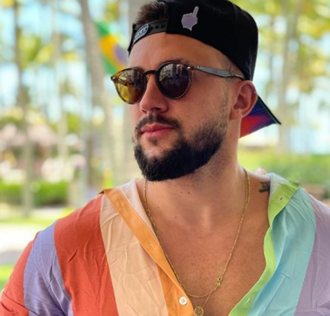 Arthur Picoli faz <i>post</i> divertido com cachorro, Dummy, sobre o início do <i>Big Brother Brasil 2022</i>
