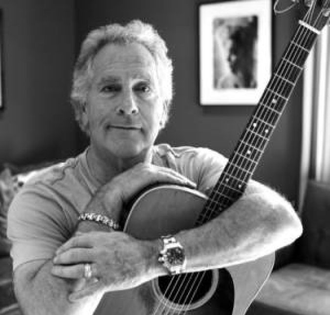 No dia 15 de janeiro Jon Lind nos deixou aos de 73 anos de idade. Segundo a Variety, a notícia da morte foi anunciada pelo advogado do músico, Jeremy Rosen, no mesmo dia. Ele era conhecido desde os anos 80 por suas composições para diversos artistas famosos é o responsável pela letra da canção Crazy For You, cantada por Madonna. Além de escrever para a Rainha do Pop, o compositor também fez parte das carreiras de Selena Gomez, Jonas Brothers, Miley Cyrus e Demi Lovato na função de executivo. Jon morreu após uma batalha de dois anos contra um câncer e deixa esposa, filhos enteados e três netos.