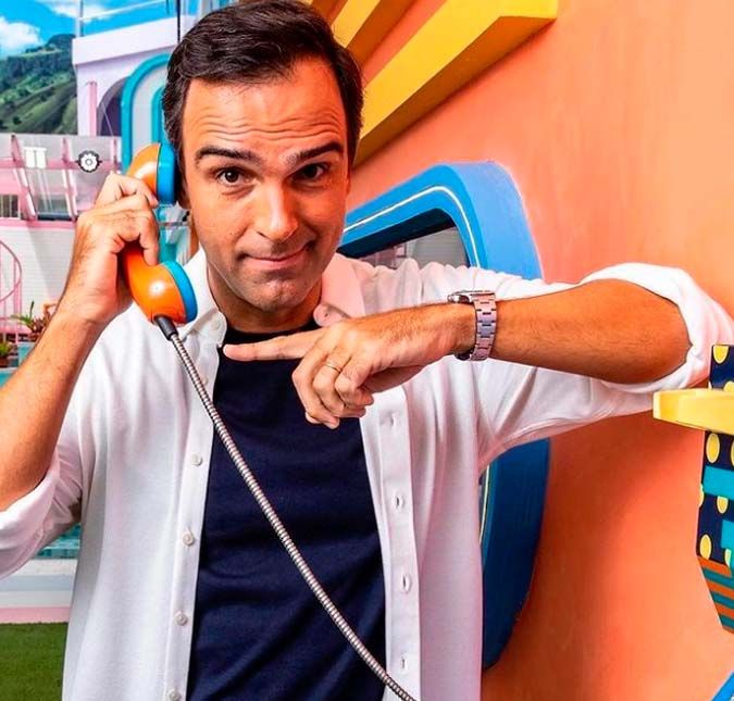 Esbanjando simpatia e talento, Tadeu Schmidt fez a sua estreia como apresentador do BBB na última segunda-feira, dia 17. Rodeado de pérolas e brincadeiras dos participantes, o novo apelidinho de Tadeu já repercutiu na web. Isso porque o cearense Vinicius, integrante do grupo Pipoca, chamou o jornalista de boleto pago, em referência a algo bonito de se ver. Nas redes sociais, ele agradeceu o carinho do público: Começou! Que felicidade! Que privilégio! Que honra! E o mais bacana é saber que o melhor está por vir! Vamos juntos! Obrigado a todos pelo carinho! Mas não foram só os brothers e as sisters que curtiram o Schmidt, não! Diversos famosos também deram aquele apoio moral para o amigo. Bora conferir? Esbanjando simpatia e talento, Tadeu Schmidt fez a sua estreia como apresentador do BBB na última segunda-feira, dia 17. Rodeado de pérolas e brincadeiras dos participantes, o novo apelidinho de Tadeu já repercutiu na web. Isso porque o cearense Vinicius, integrante do grupo Pipoca, chamou o jornalista de boleto pago, em referência a algo bonito de se ver. Nas redes sociais, ele agradeceu o carinho do público: Começou! Que felicidade! Que privilégio! Que honra! E o mais bacana é saber que o melhor está por vir! Vamos juntos! Obrigado a todos pelo carinho! Mas não foram só os brothers e as sisters que curtiram o Schmidt, não! Diversos famosos também deram aquele apoio moral para o amigo. Bora conferir?