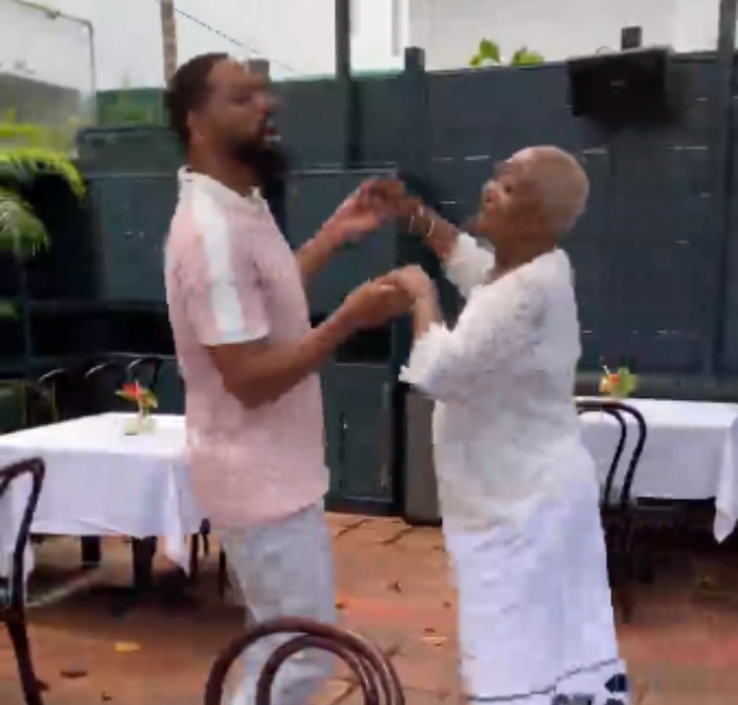 Will Smith posta vídeo dançando com a mãe na comemoração dos 85 anos de idade dela