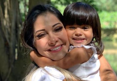 Maíra Cardi conta que a filha passou a noite na UTI e desabafa: <i>Criança é frágil e acaba absorvendo toda maldade</i>