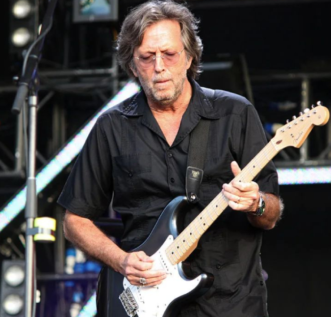 Eric Clapton faz novo comentário polêmico sobre vacinação contra a Covid-19