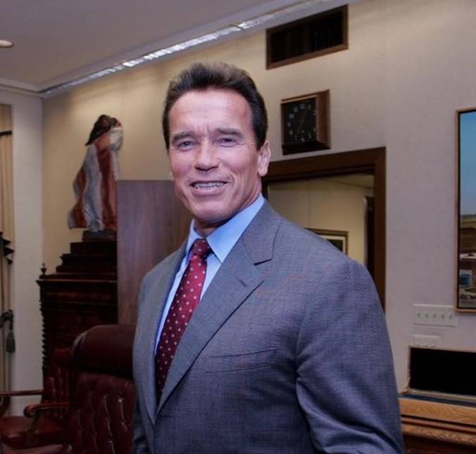 Fã de Arnold Schwarzenegger estava envolvida em acidente de carro causado pelo ator, diz site