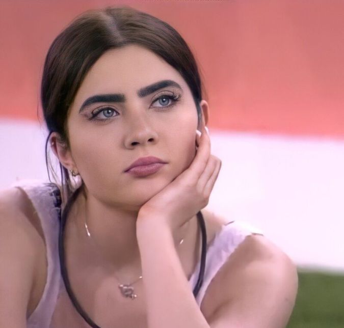 Começando por seu número de seguidores no Instagram, que já ultrapassa os 20 milhões. Poderosa, né?