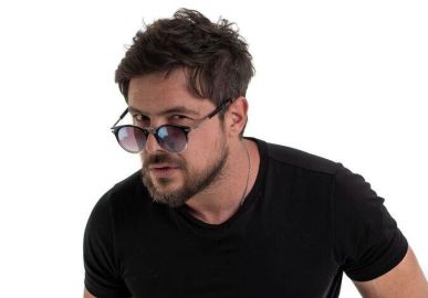 Após lançar primeiro álbum, Sergio Guizé já está ansioso pelo próximo projeto: <i>A arte me move</i>