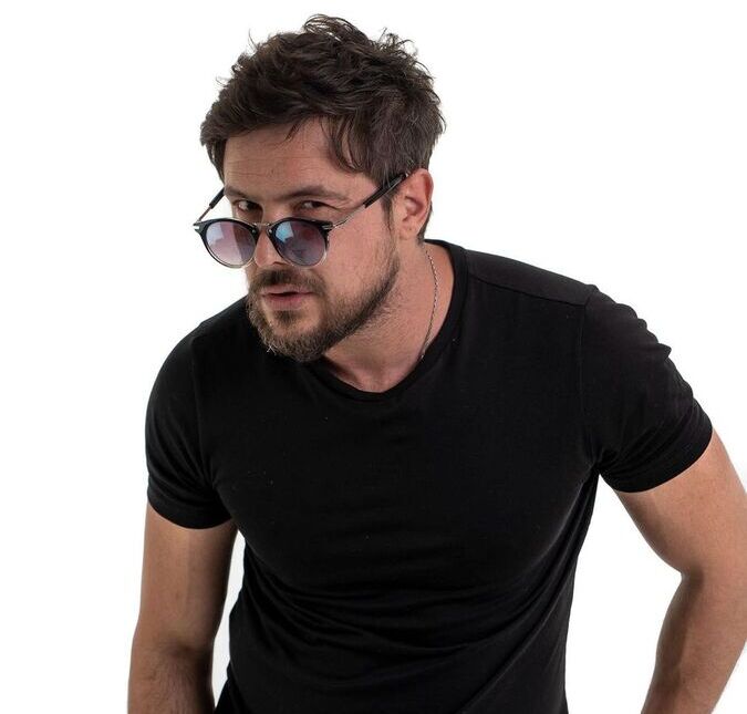 Após lançar primeiro álbum, Sergio Guizé já está ansioso pelo próximo projeto: <i>A arte me move</i>