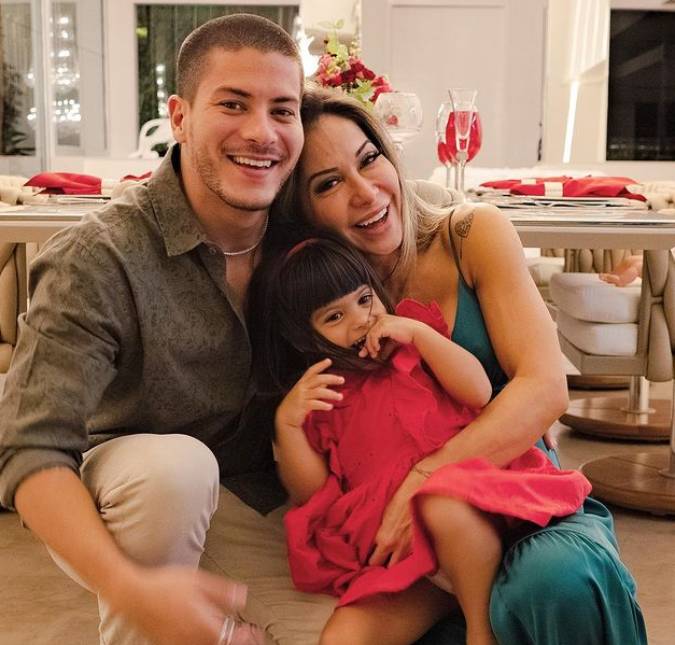 Maíra Cardi elogia Arthur Aguiar por entrar no <i>BBB22</i> mesmo <i>cancelado</i>