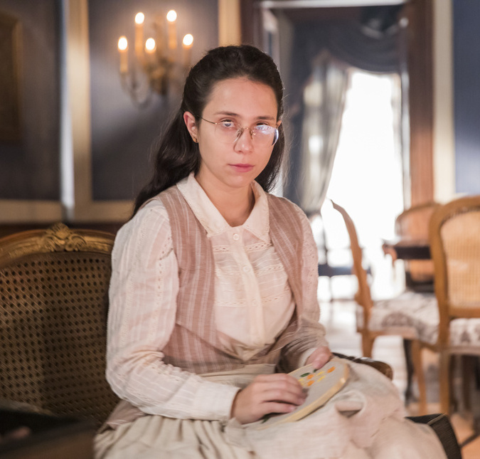 Dolores tem uma ideia de como encontrar a filha. Confira os resumos dos últimos capítulos de <i>Nos Tempos do Imperador</i>!