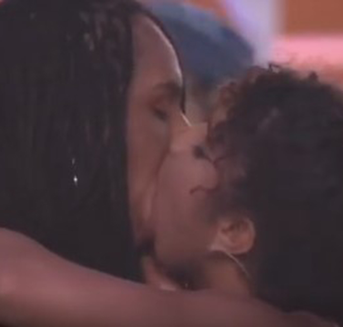 Linn da Quebrada e Maria protagonizam beijo digno de cinema dentro do <i>BBB22</i>