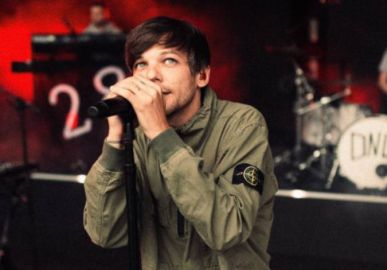 Louis Tomlinson faz sucesso nas redes sociais após primeiro <i>show</i> de sua nova turnê