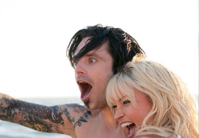 Atores revelam ter assistido <i>sex tape</i> para série <i>Pam & Tommy: - Foi pesquisa</i>