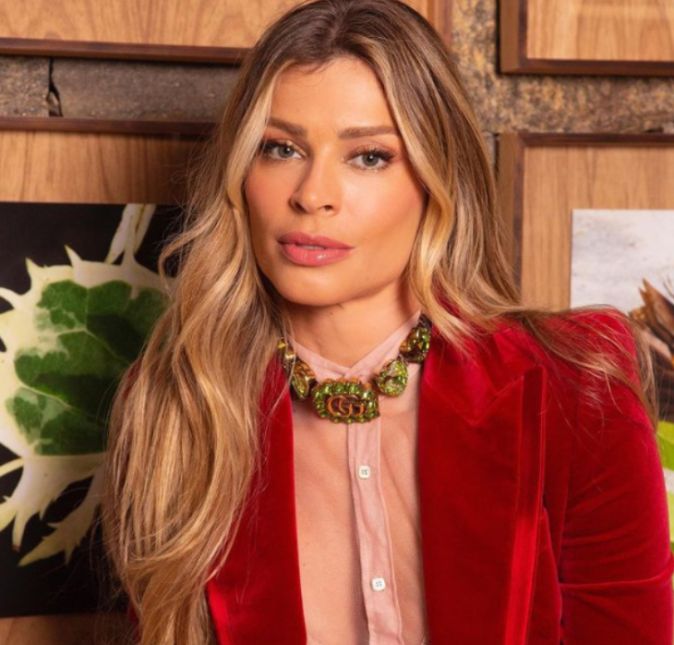 A artista mandou a real em uma entrevista para o canal Mina Bem-Estar e falou sobre o apelido de Cinderela que ganhou no BBB5, e revelou que deixou a casa com o pensamento de que encontraria um príncipe encantado:Quando eu vim do Big Brother, veio esse título junto e eu surfei nele, numa época que era maneiro eu acreditar também naquilo. Fui em busca do príncipe encantado, só me f****i. Não existe, mas a gente é humana, encontra parcerias. A artista mandou a real em uma entrevista para o canal Mina Bem-Estar e falou sobre o apelido de Cinderela que ganhou no BBB5, e revelou que deixou a casa com o pensamento de que encontraria um príncipe encantado:Quando eu vim do Big Brother, veio esse título junto e eu surfei nele, numa época que era maneiro eu acreditar também naquilo. Fui em busca do príncipe encantado, só me f****i. Não existe, mas a gente é humana, encontra parcerias.