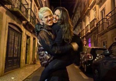 Rogério Flausino se declara para esposa, Ludmilla Carvalho, em aniversário de casamento