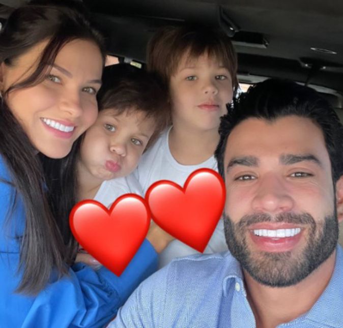 Em fevereiro de 2022, os filhos dos pombinhos voltaram às aulas e a mamãe coruja não deixou de registrar o momento ao lado dos pequenos, Gabriel e Samuel. Primeiro dia de aula e o coração dos pais está como?!, escreveu a modelo na legenda da publicação. Em fevereiro de 2022, os filhos dos pombinhos voltaram às aulas e a mamãe coruja não deixou de registrar o momento ao lado dos pequenos, Gabriel e Samuel. Primeiro dia de aula e o coração dos pais está como?!, escreveu a modelo na legenda da publicação.