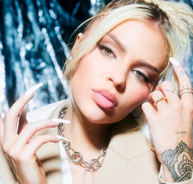 A cantora tinha uma aparência bem diferente quando começou a carreira no YouTube