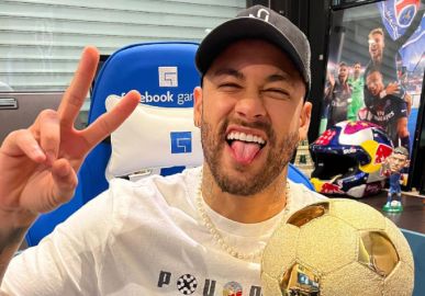 Neymar Jr. comemora 30 anos de idade com torneio de <I>poker</i>
