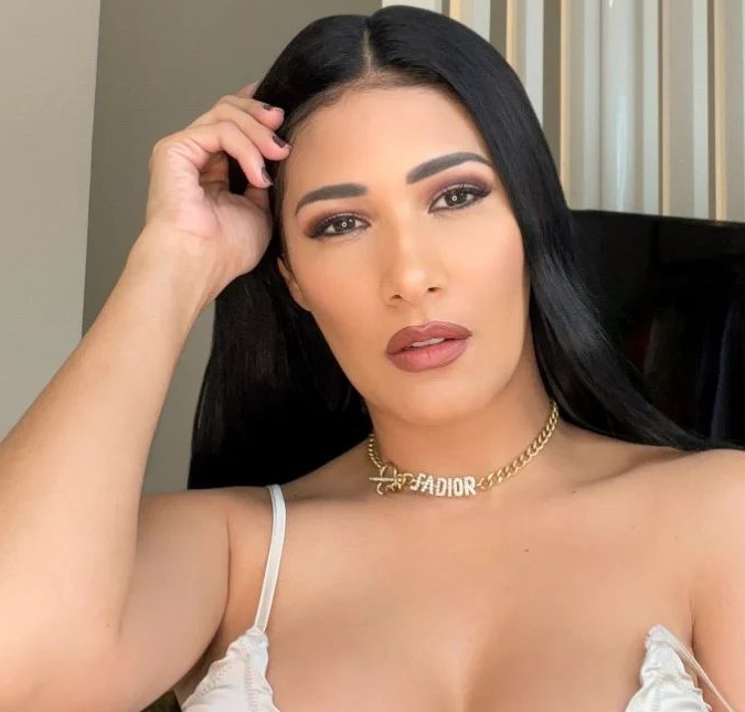 Simaria posta vídeo dançando de <i>lingerie</i> e chama atenção na <i>web</i>: <i>Maravilhosa</i>