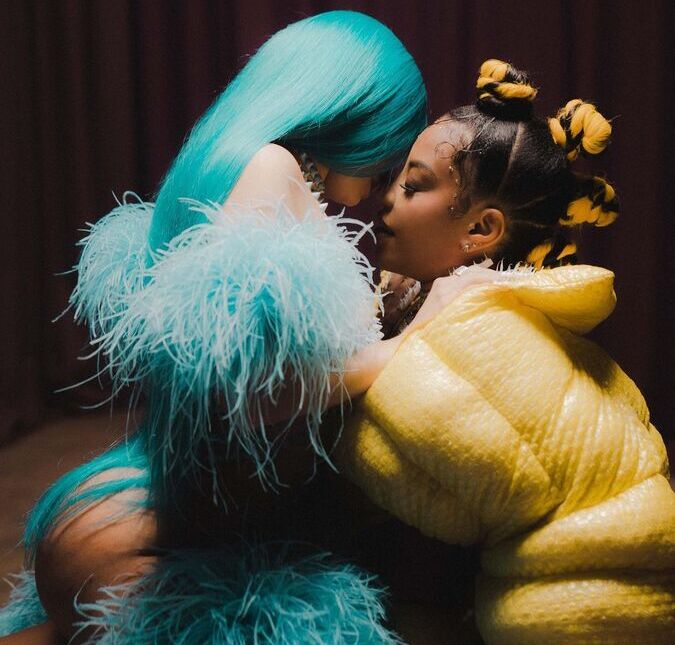 Luísa Sonza e Ludmilla se pegam muito em clipe de <i>Café da Manhã</i>; assista!