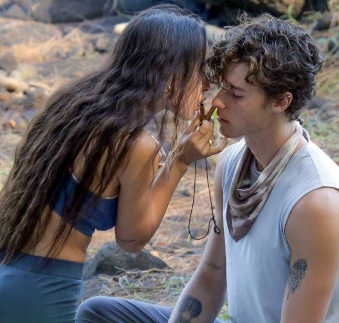 Inclusive, logo após o término com Camila Cabello, o cantor foi visto no Havaí fazendo ritual xamânico com uma morena misteriosa. Ss dois estavam sozinhos em uma praia deserta e a substância utilizada no ritual é a Rapé - feita a partir de uma mistura de sementes, folhas e cascos de árvores. Inclusive, logo após o término com Camila Cabello, o cantor foi visto no Havaí fazendo ritual xamânico com uma morena misteriosa. Ss dois estavam sozinhos em uma praia deserta e a substância utilizada no ritual é a Rapé - feita a partir de uma mistura de sementes, folhas e cascos de árvores.