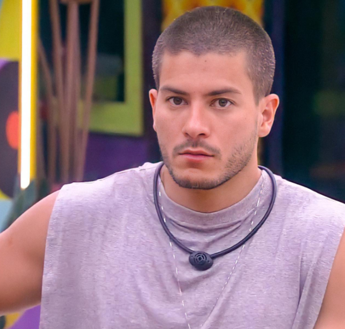 Arthur Aguiar recebe mensagem carinhosa após voltar do paredão do <I>BBB22</i>