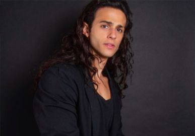 Bruno Ahmed emagrece oito quilos e adota novo visual para viver Alemér em <I>Reis</i>